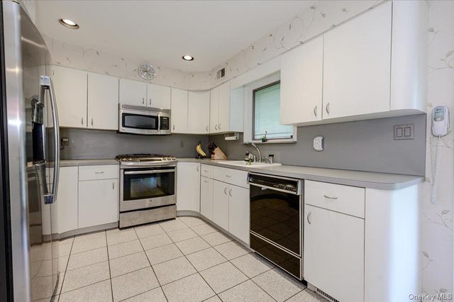 718 Arbuckle Avenue, Woodmere, NY 11598
