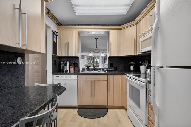 7145 N Huntington Ln 205, Delray Beach, FL 33446