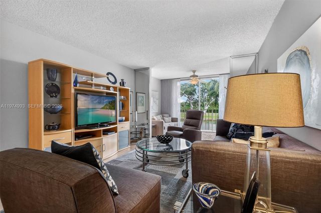 7145 N Huntington Ln 205, Delray Beach, FL 33446