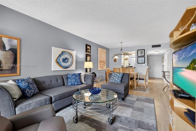 7145 N Huntington Ln 205, Delray Beach, FL 33446