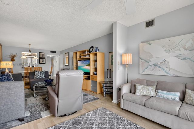 7145 N Huntington Ln 205, Delray Beach, FL 33446