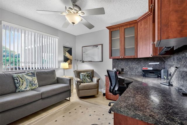 7145 N Huntington Ln 205, Delray Beach, FL 33446