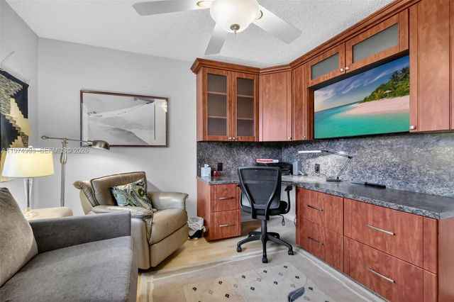 7145 N Huntington Ln 205, Delray Beach, FL 33446