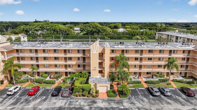 7145 N Huntington Ln 205, Delray Beach, FL 33446