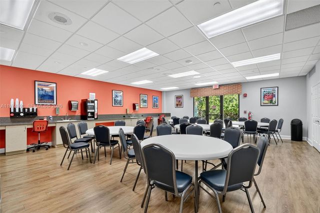 7145 N Huntington Ln 205, Delray Beach, FL 33446