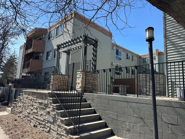 3540 Hennepin Avenue 202, Minneapolis, MN 55408