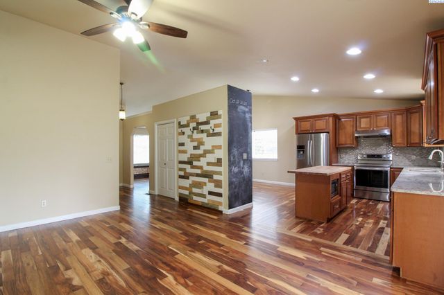 4804 S Dayton Place, Kennewick, WA 99337