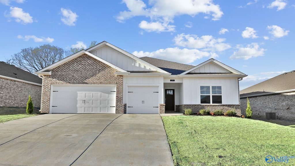 299 Wraywood Road, Huntsville, AL 35810