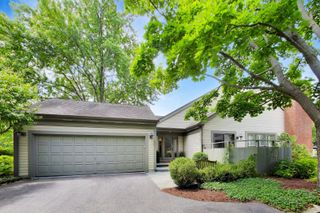 32 Warrington Drive, Lake Bluff, IL 60044