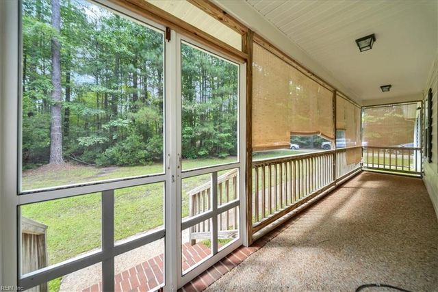 8996 Guinea RD, Hayes, VA 23072