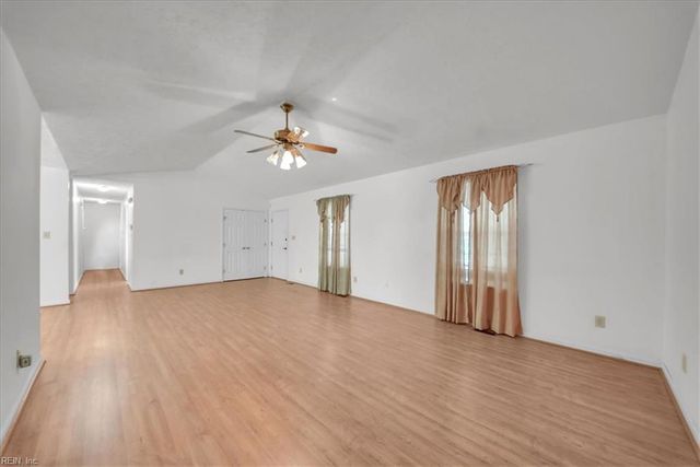 8996 Guinea RD, Hayes, VA 23072