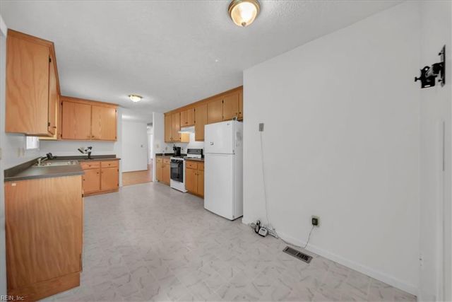 8996 Guinea RD, Hayes, VA 23072