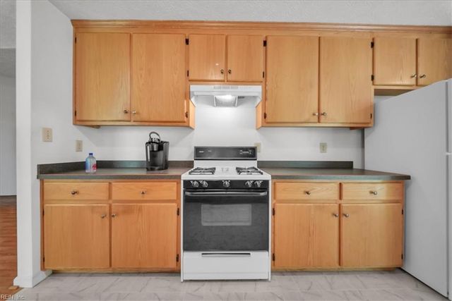 8996 Guinea RD, Hayes, VA 23072