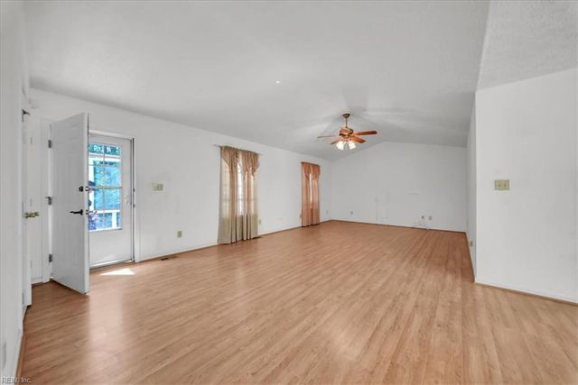 8996 Guinea RD, Hayes, VA 23072