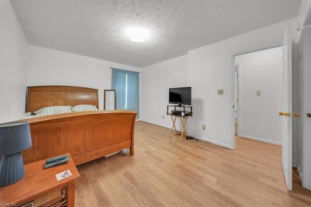 8996 Guinea RD, Hayes, VA 23072