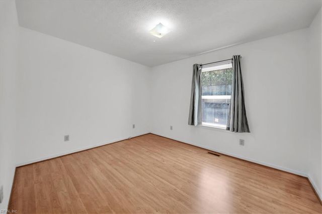 8996 Guinea RD, Hayes, VA 23072