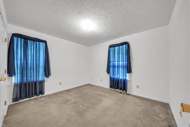 8996 Guinea RD, Hayes, VA 23072