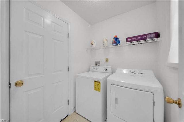 8996 Guinea RD, Hayes, VA 23072