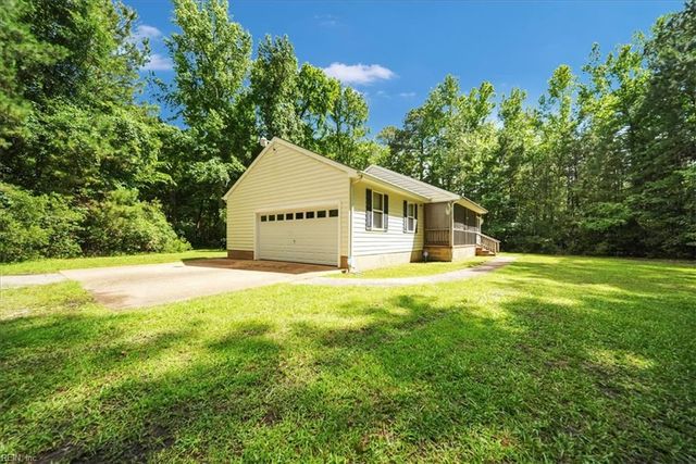 8996 Guinea RD, Hayes, VA 23072