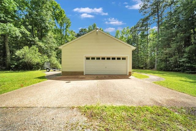 8996 Guinea RD, Hayes, VA 23072