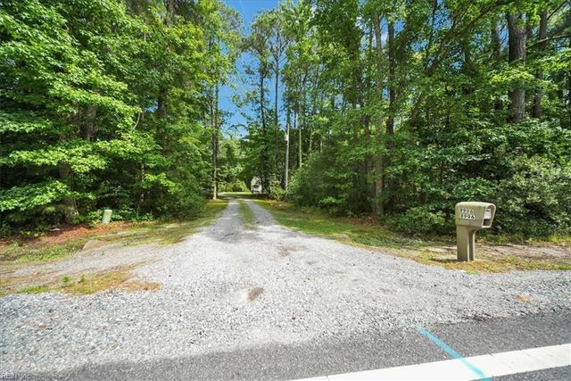 8996 Guinea RD, Hayes, VA 23072