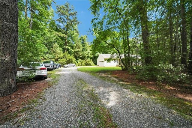 8996 Guinea RD, Hayes, VA 23072