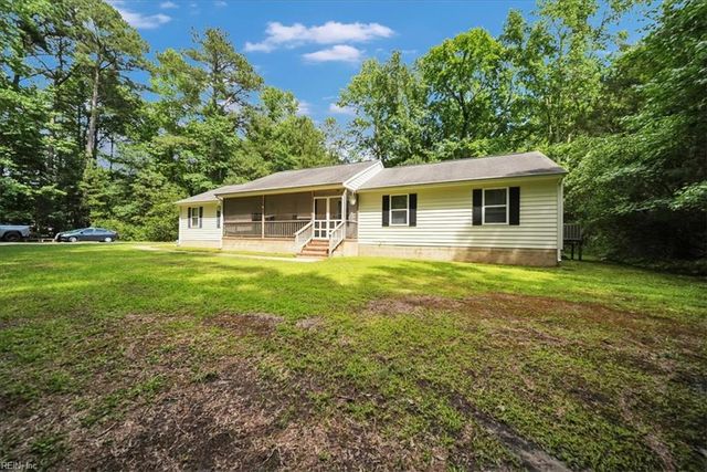8996 Guinea RD, Hayes, VA 23072