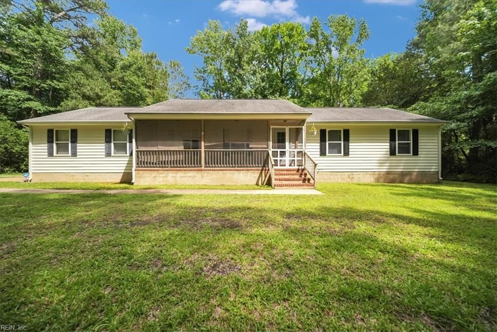 8996 Guinea RD, Hayes, VA 23072