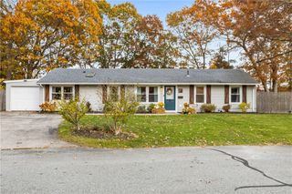 28 Chatworth Avenue, Warwick, RI 02886