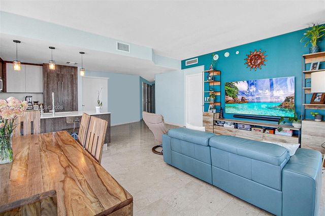 68 SE 6th St 2612, Miami, FL 33131