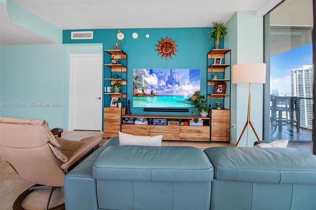 68 SE 6th St 2612, Miami, FL 33131