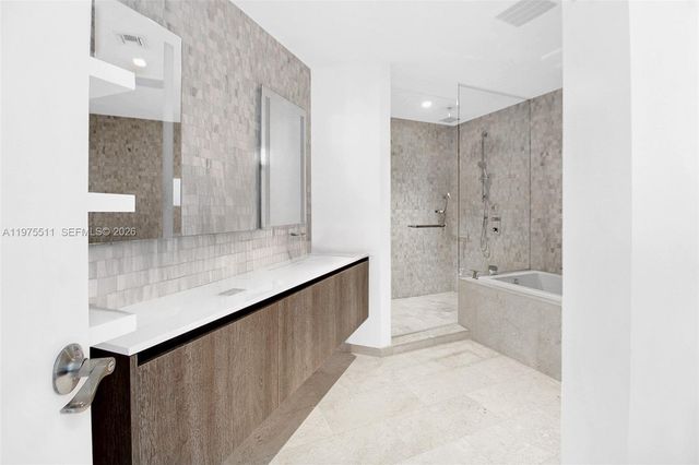 68 SE 6th St 2612, Miami, FL 33131