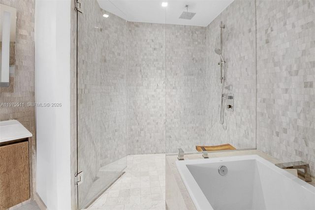 68 SE 6th St 2612, Miami, FL 33131