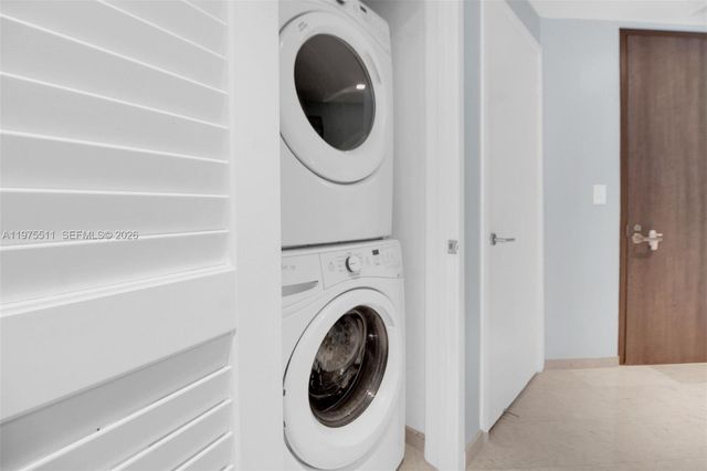 68 SE 6th St 2612, Miami, FL 33131