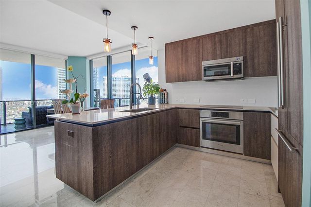 68 SE 6th St 2612, Miami, FL 33131