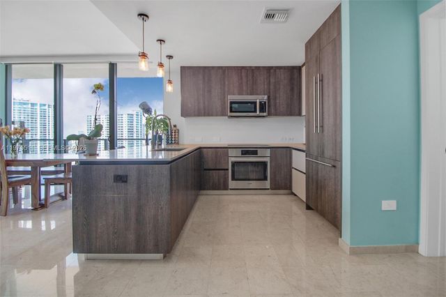 68 SE 6th St 2612, Miami, FL 33131