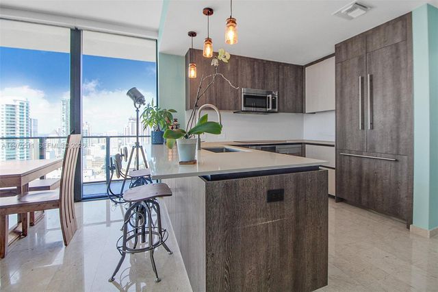 68 SE 6th St 2612, Miami, FL 33131