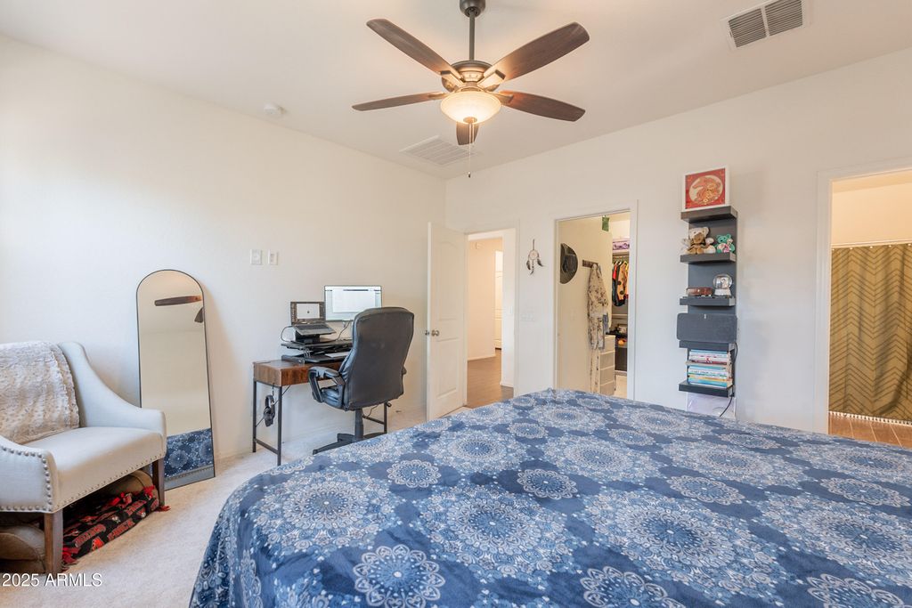 Image 19 of property listing at 1813 E GRENADINE Road, Phoenix, AZ 85040