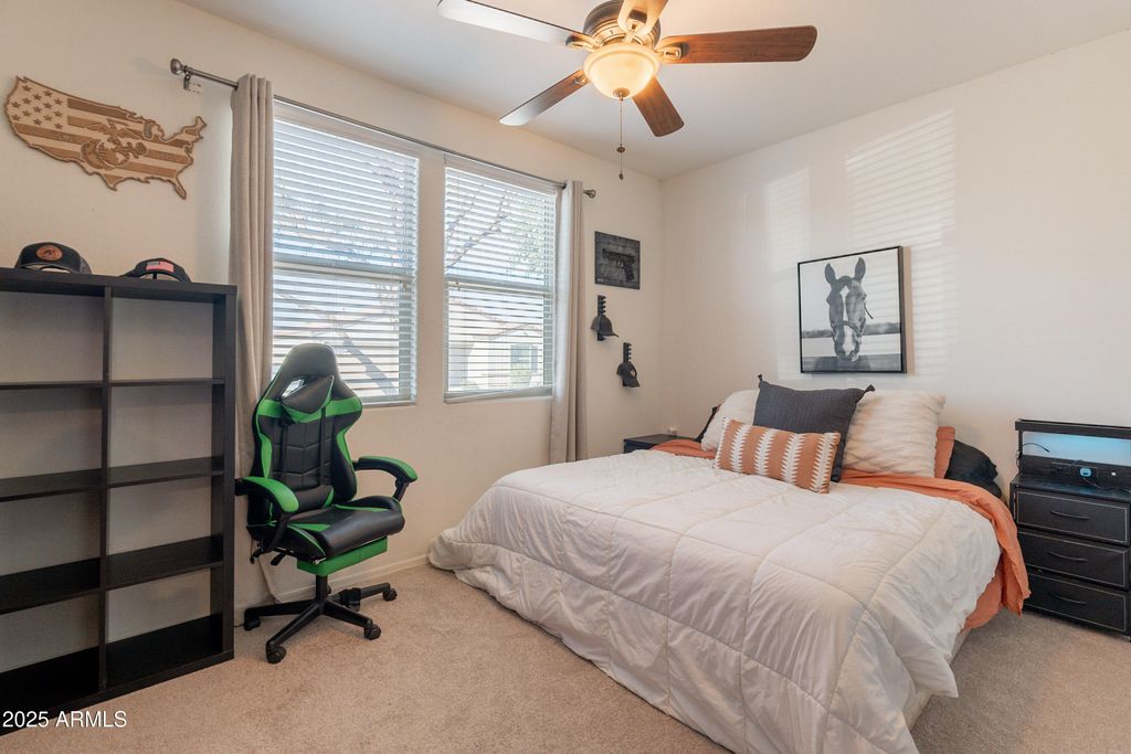 Image 23 of property listing at 1813 E GRENADINE Road, Phoenix, AZ 85040