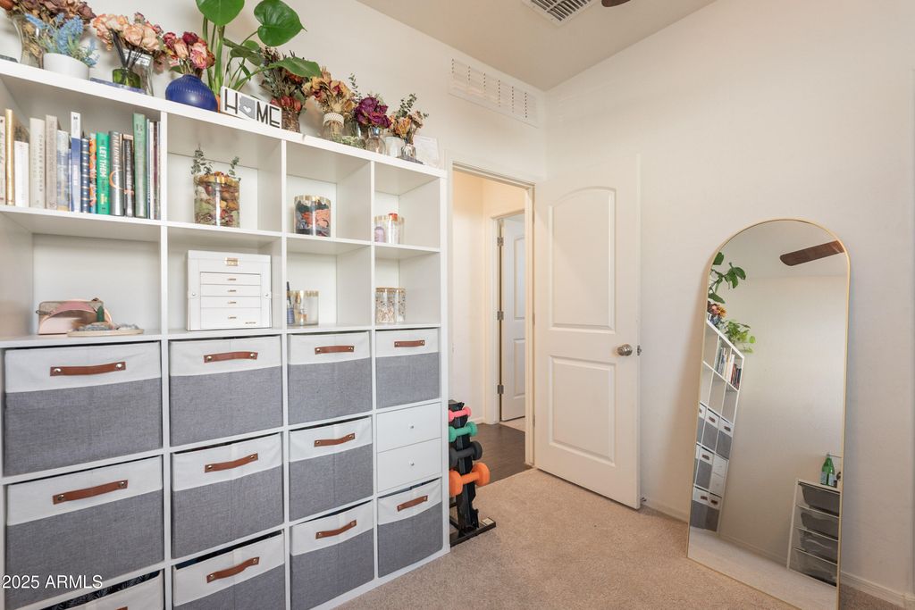 Image 27 of property listing at 1813 E GRENADINE Road, Phoenix, AZ 85040