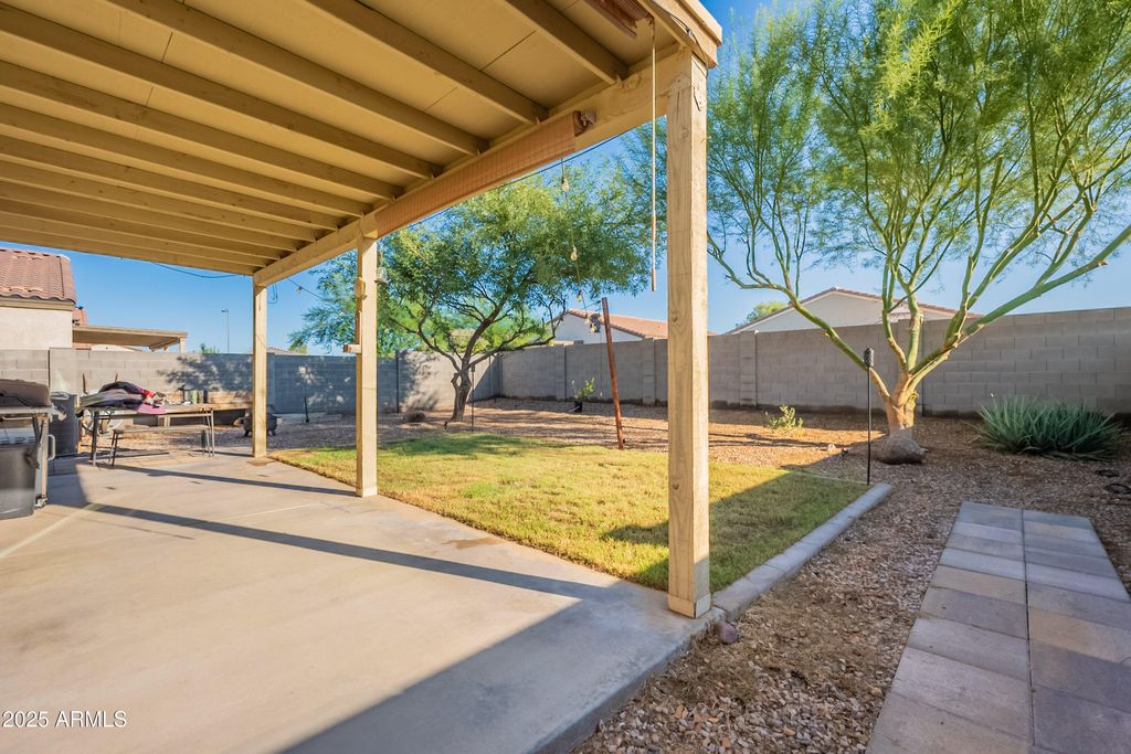 Image 29 of property listing at 1813 E GRENADINE Road, Phoenix, AZ 85040