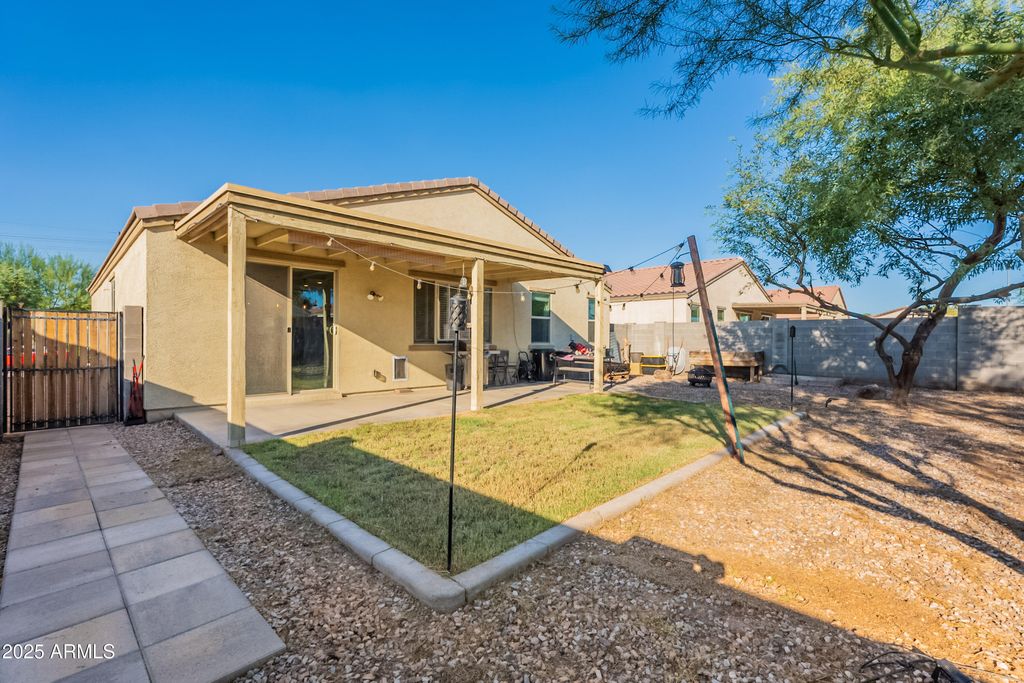 Image 30 of property listing at 1813 E GRENADINE Road, Phoenix, AZ 85040