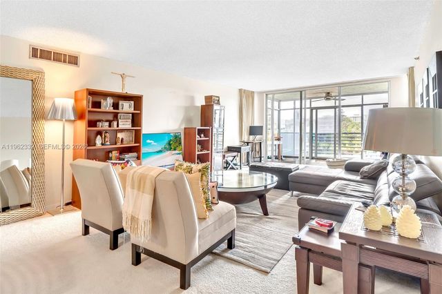 3510 Oaks Way 408, Pompano Beach, FL 33069