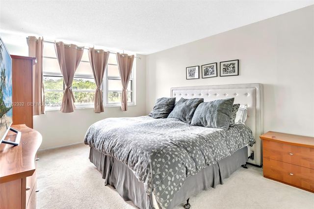 3510 Oaks Way 408, Pompano Beach, FL 33069