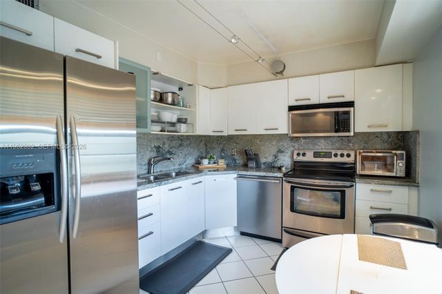 3510 Oaks Way 408, Pompano Beach, FL 33069