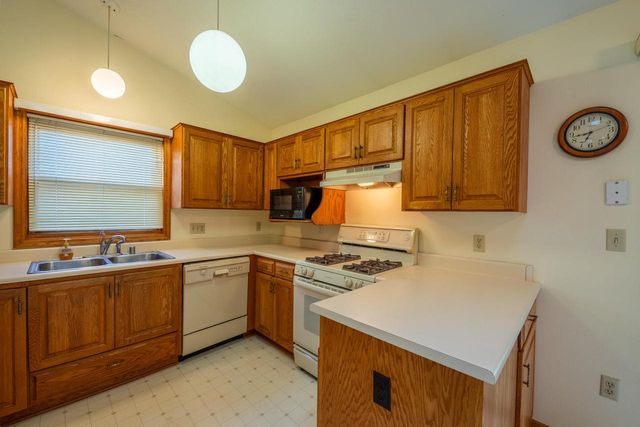 9601 W Darnel AVENUE, Milwaukee, WI 53224