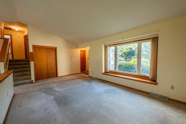 9601 W Darnel AVENUE, Milwaukee, WI 53224