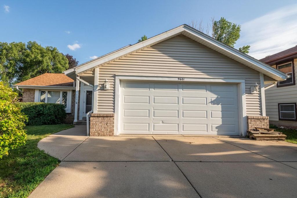 9601 W Darnel AVENUE, Milwaukee, WI 53224