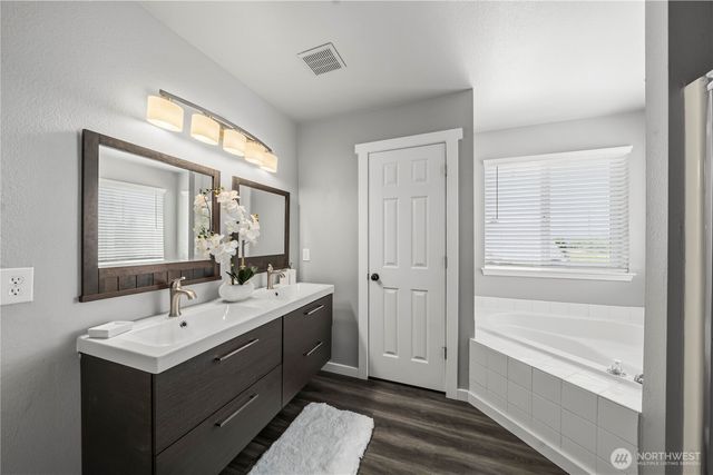 7249 Radius Loop SE, Lacey, WA 98513