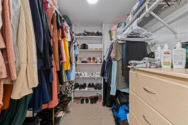 661 NE 195th St 408, Miami, FL 33179